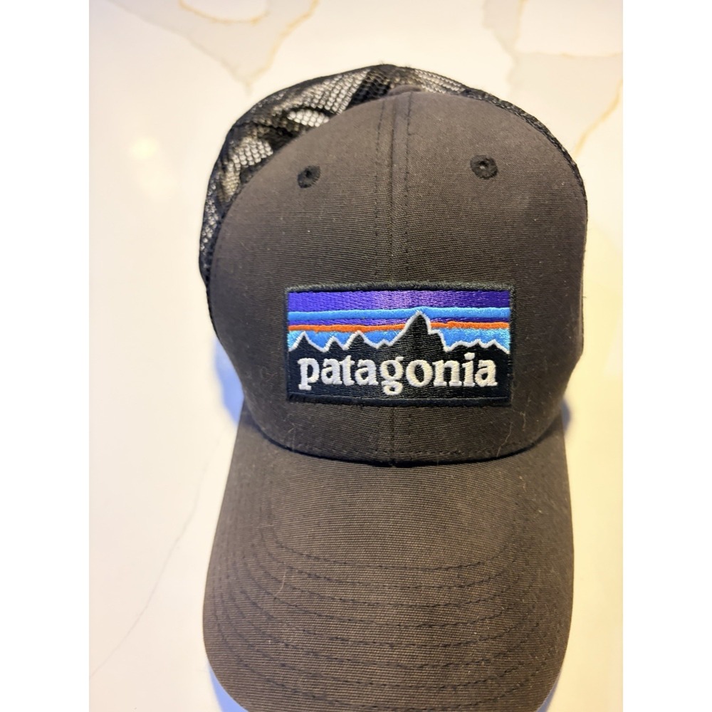 Patagonia P-6 Logo Trucker Hat Mens Black Mesh Back Snapback Baseball Cap